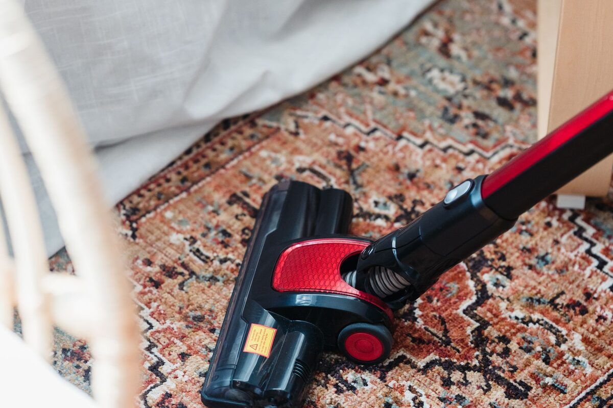 Aspiration en profondeur d’un tapis à motifs, avant tout passage d’eau